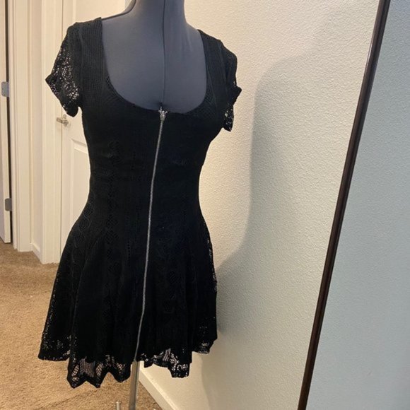 VO-Coquette Crochet Eyelet Zip Front Black Wedding Guest Small Dress - Picture 6 of 8